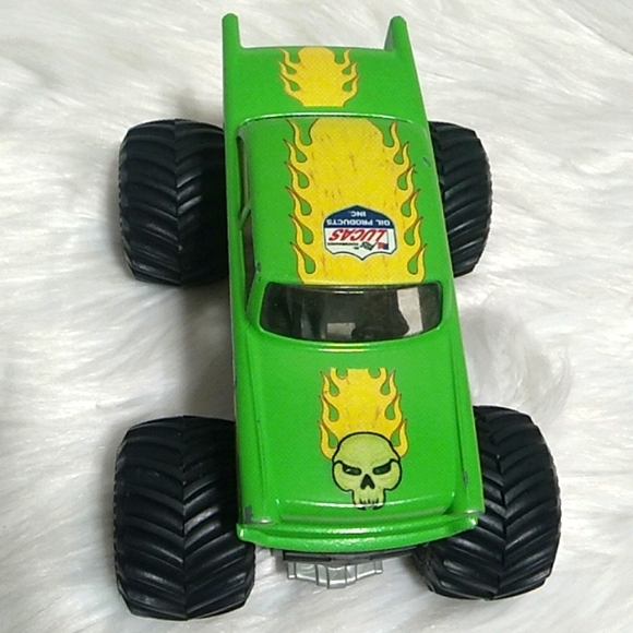 Monster Jam Avenger Hot Wheels Monster Truck Scale 1/24 Lucas Oil Products - Picture 6 of 14